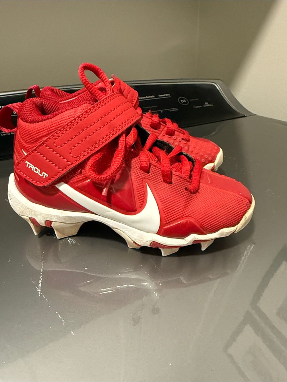 Nike Kids Red and White Trout Baseball Cleats